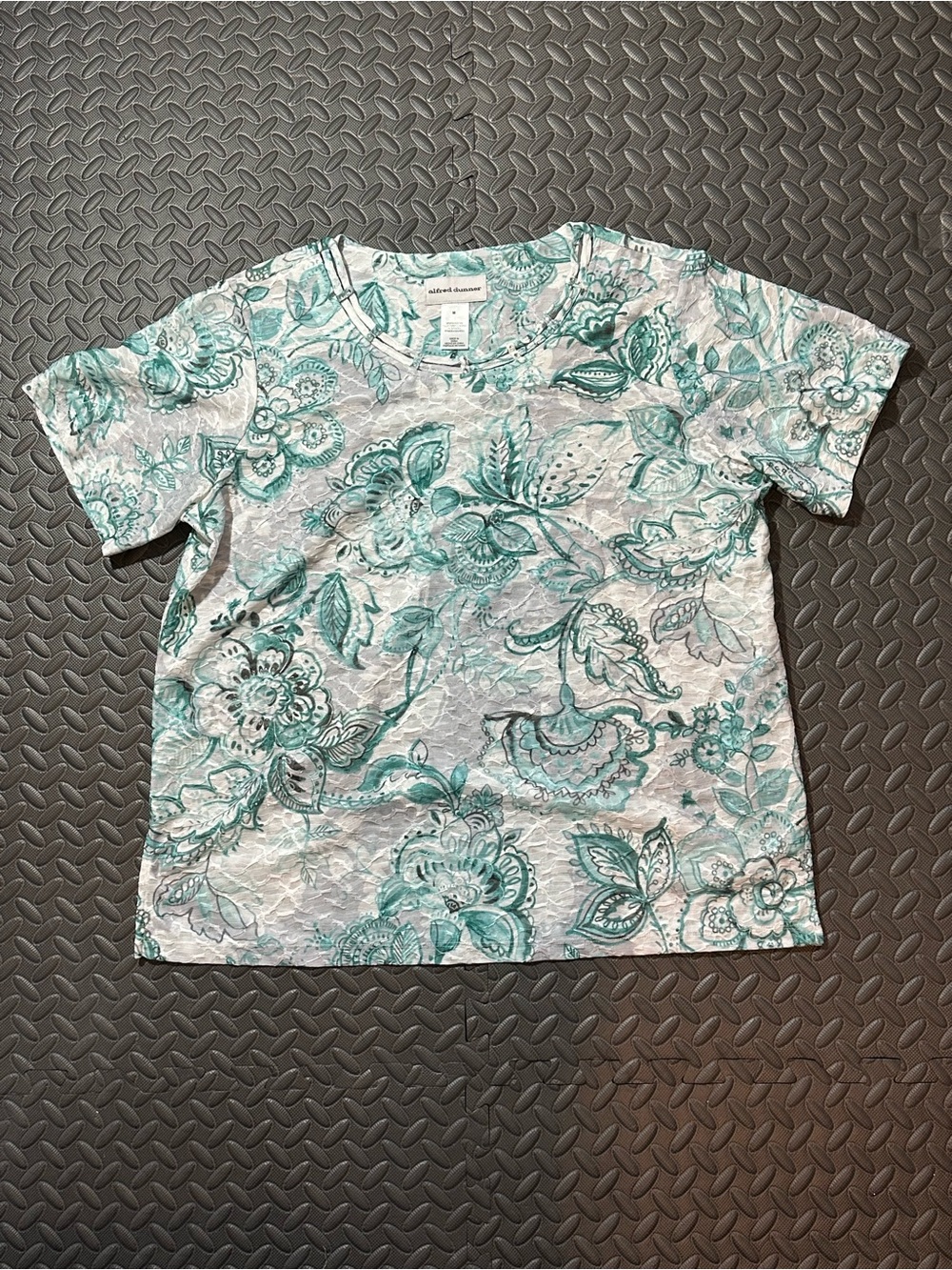Alfred Dunner Green Floral Short Sleeve Textured Knit Top Size M